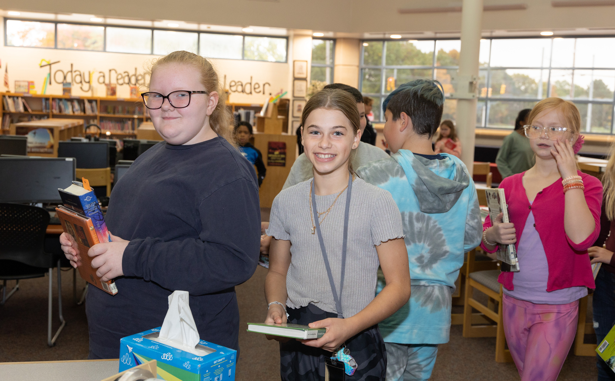 Students Visit Library